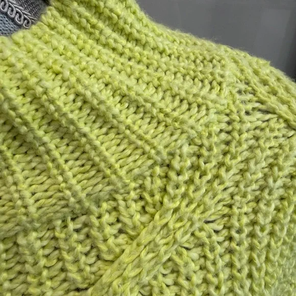 American Eagle Outfitters Vibrant Green Cable Knit Sweater - Picture 5 of 7